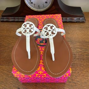 EUC Tory Burch White Mini Millers 10M